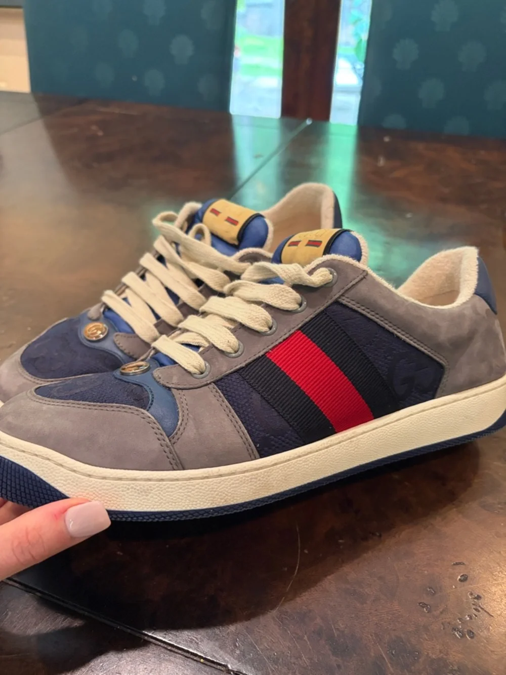GUCCI Men's Grey & Navy Casual Sneakers with Red Stripe SIZE 8 / worn 4x - Picture 2 of 11